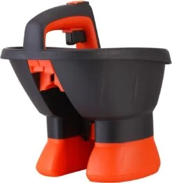 FUXTEC Strooier - Universele Handstrooier - Zoutstrooier - Kunstmeststrooier - Werkt Op Batterijen (geleverd Zonder Batterij) - FX-US270 7 FUXTEC Strooier - Universele Handstrooier - Zoutstrooier - Kunstmeststrooier - Werkt Op Batterijen (geleverd Zonder Batterij) - FX-US270 -Tuin En Buiten 1131x1200 2