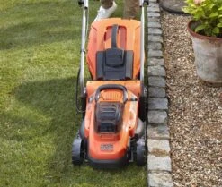 Black & Decker BLACK+DECKER BCMW3318L2-QW Grasmaaier - 18V - 33cm - Incl. 2 Accu's En Lader -Tuin En Buiten 1200x1013 1
