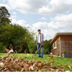 Black & Decker BLACK+DECKER BEBLV300SB-QS Bladblazer - 404 Km/u - 3000W - Zuig-/blaasfunctie - Gesnoerd -Tuin En Buiten 1200x1195 5