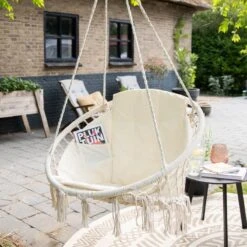 Vita5 Macramé Hangstoel - Voor Binnen En Buiten - Zonder Standaard - Incl. Kussen, Boekenvak En Beschermhoes - Tot 150kg - Beige -Tuin En Buiten 1200x1200 1215