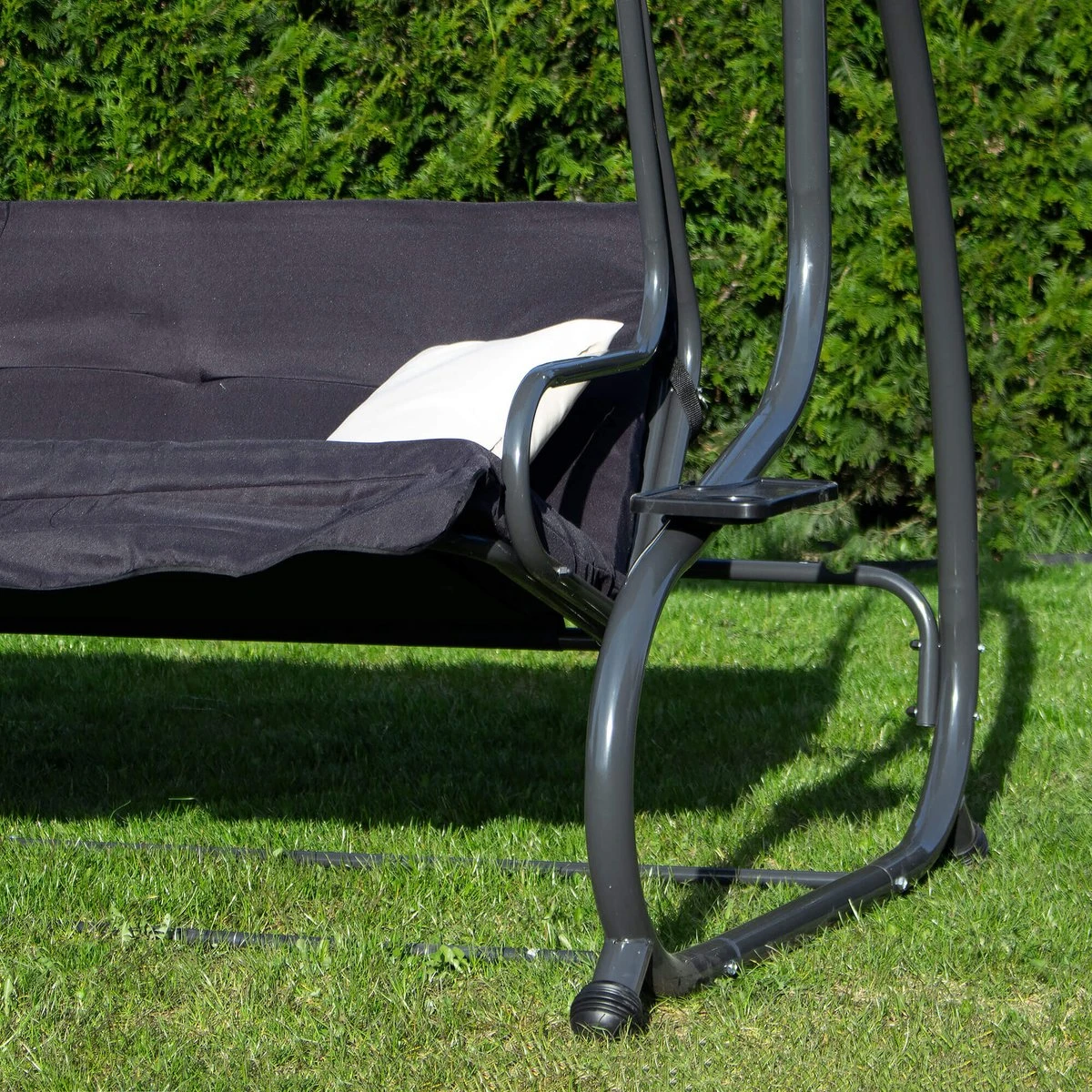 Springos Schommelbank | Linda-Schommel | 3-zits | Waterafstotend | Inclusief 2 Kussens | Verstelbare Luifel | 162 X 200 X 120 Cm | Zwart 5 Springos Schommelbank | Linda-Schommel | 3-zits | Waterafstotend | Inclusief 2 Kussens | Verstelbare Luifel | 162 X 200 X 120 Cm | Zwart - Afbeelding 5