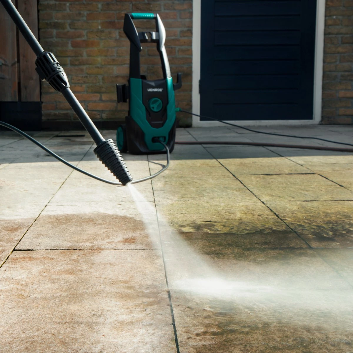 VONROC Hogedrukreiniger V14-2 - 1400W – 110 Bar – 390 L/h – Incl. 5m Slang, Reinigingsmiddelen Flesje, Terrasreiniger En Meer 6 VONROC Hogedrukreiniger V14-2 - 1400W – 110 Bar – 390 L/h – Incl. 5m Slang, Reinigingsmiddelen Flesje, Terrasreiniger En Meer - Afbeelding 6