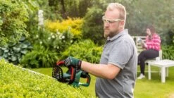Bosch UniversalHedgeCut 60 Heggenschaar - Op Snoer - Lengte 60 Cm -Tuin En Buiten 1200x675 11