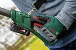 Bosch UniversalHedgePole 18 Heggenschaar Op Steel - Met 18 V Accu En Lader 20 Bosch UniversalHedgePole 18 Heggenschaar Op Steel - Met 18 V Accu En Lader -Tuin En Buiten 1200x800 341