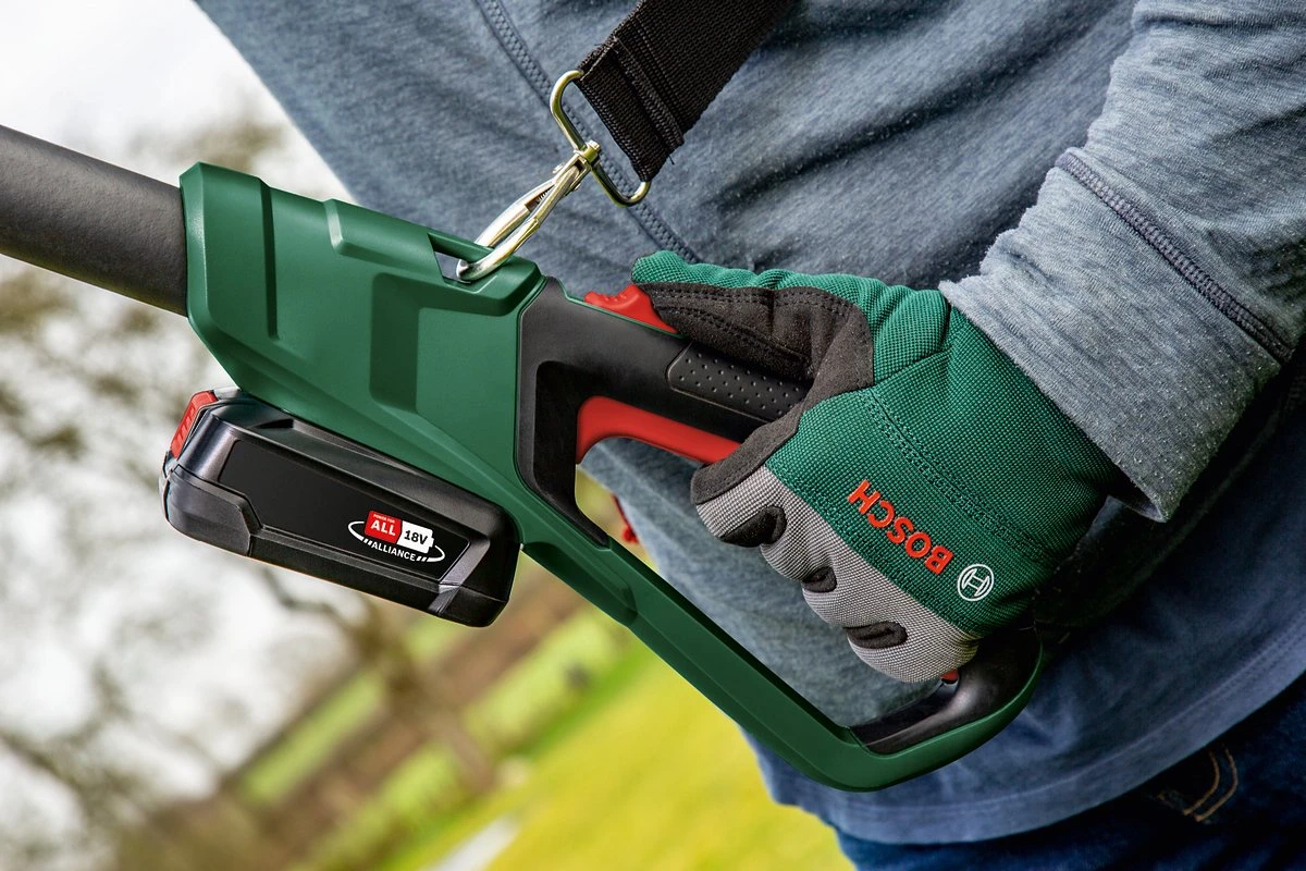 Bosch UniversalHedgePole 18 Heggenschaar Op Steel - Met 18 V Accu En Lader 6 Bosch UniversalHedgePole 18 Heggenschaar Op Steel - Met 18 V Accu En Lader - Afbeelding 6