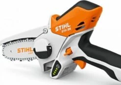 Stihl Accu Mini Kettingzaag SET - Snoeischaar - Snoeizaag - Hand Kettingzaag - Professioneel- Hovenier- Tuinman -Tuin En Buiten 1200x847 5