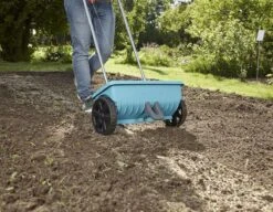 GARDENA - Strooiwagen L - Strooikar - 400m2 - 12.5 Liter -Tuin En Buiten 1200x933 3