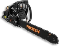 FUXTEC Kettingzaag Benzine - 61,5cc 2-takt - 51cm / 20 Inch Zwaardlengte - Incl. Zaagblad & Ketting - FX-KS262 - Black Edition -Tuin En Buiten 1200x934 2
