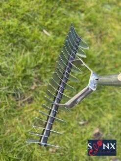 Synx Tools Verticuteerhark Verzinkt - Gazonbeluchters - Verticuteer / Harken - Bodembewerkers - Tuinartikelen / Tuingereedschap - Inclusief Steel 160cm -Tuin En Buiten 899x1200 4